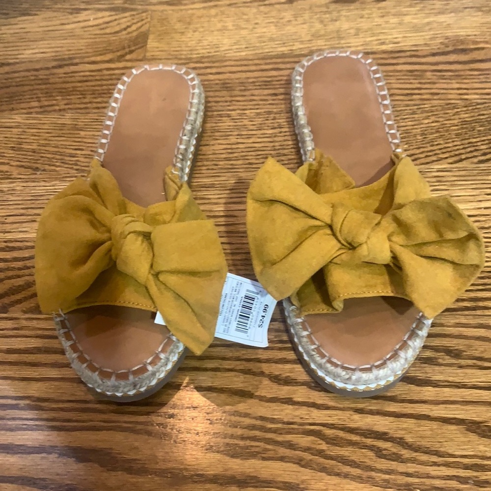 Brand New Yellow Gold Bow Sandals